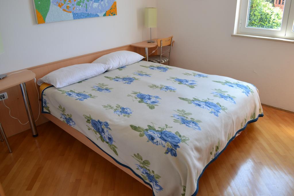 Apartment Jugo Pirano Esterno foto