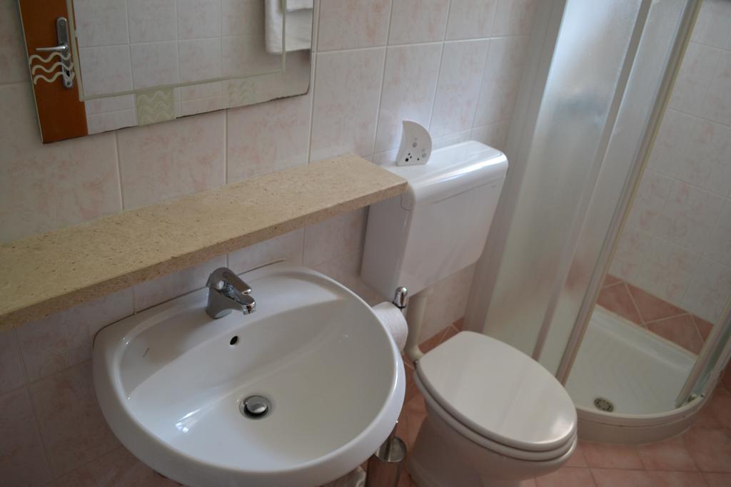 Apartment Jugo Pirano Esterno foto